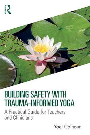 Amp Building Safety With Trauma Informed Yogaamp Yael Calhoun Bog - Yael Calhoun Fitwell - 9781032308418
